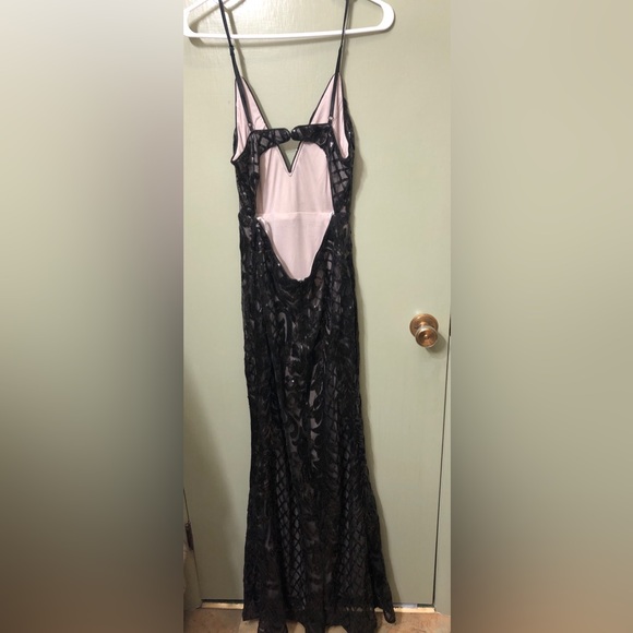 Lulu’s dress - Picture 2 of 4